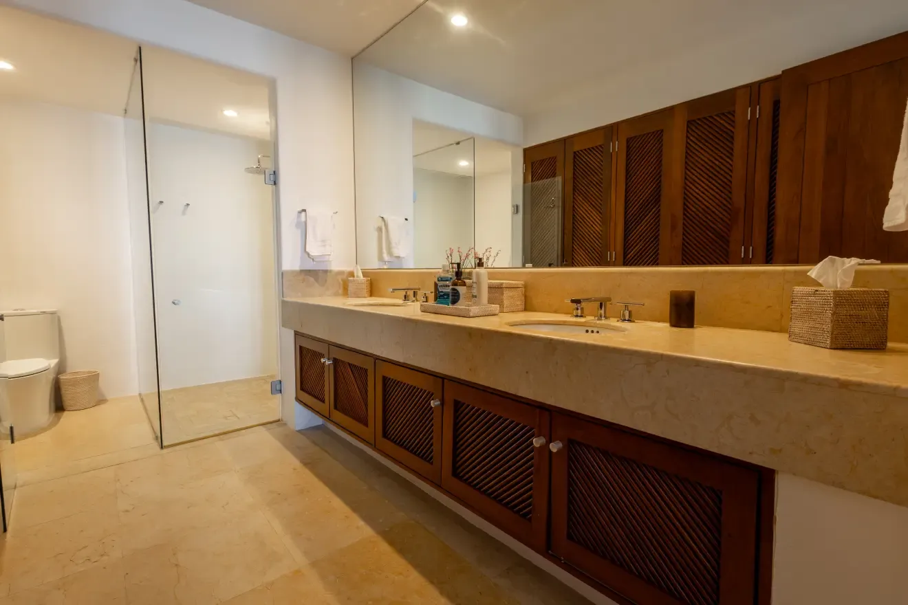 Doble lavabo del baño de la cuarta recámara