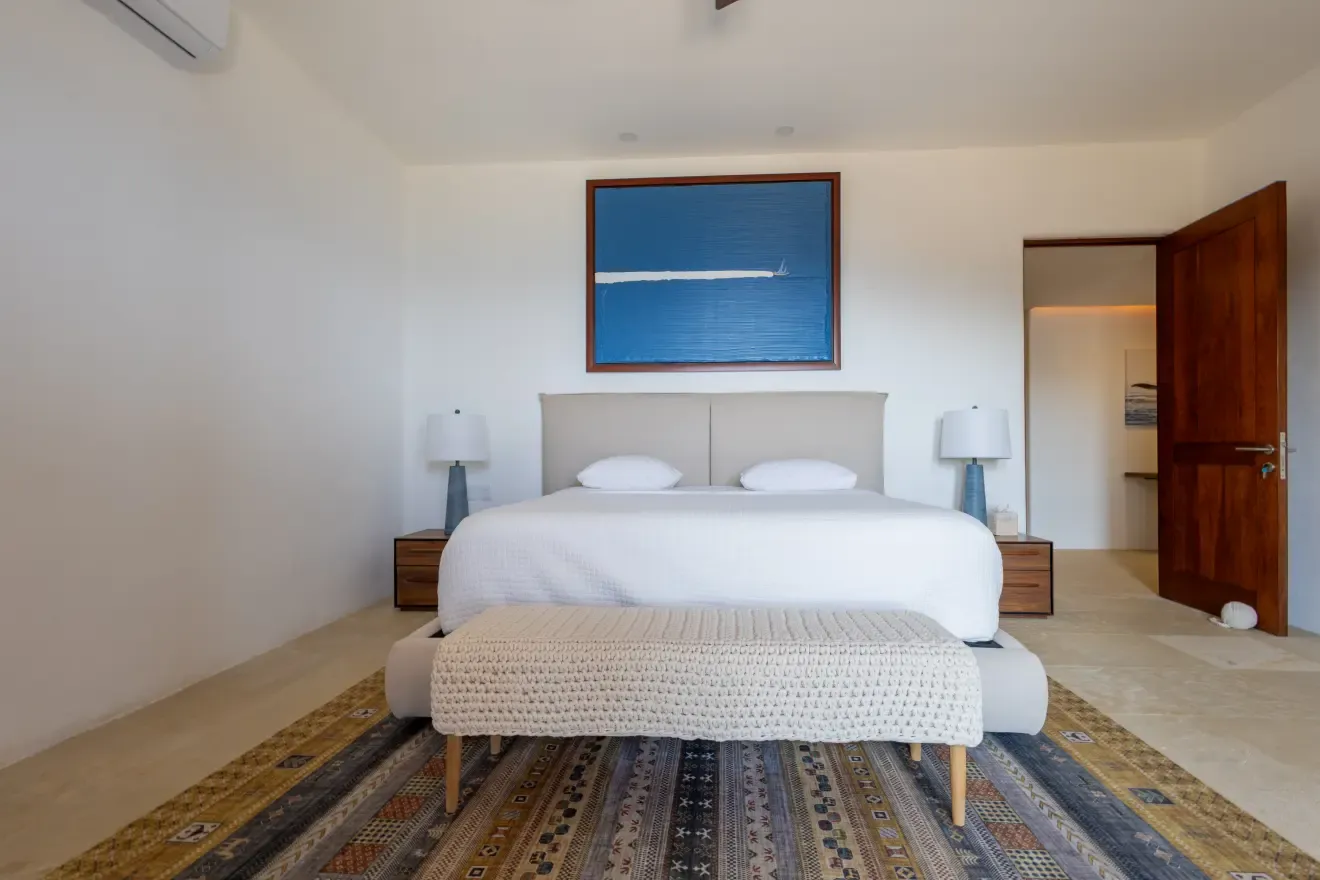 Cama King size de la recámara principal