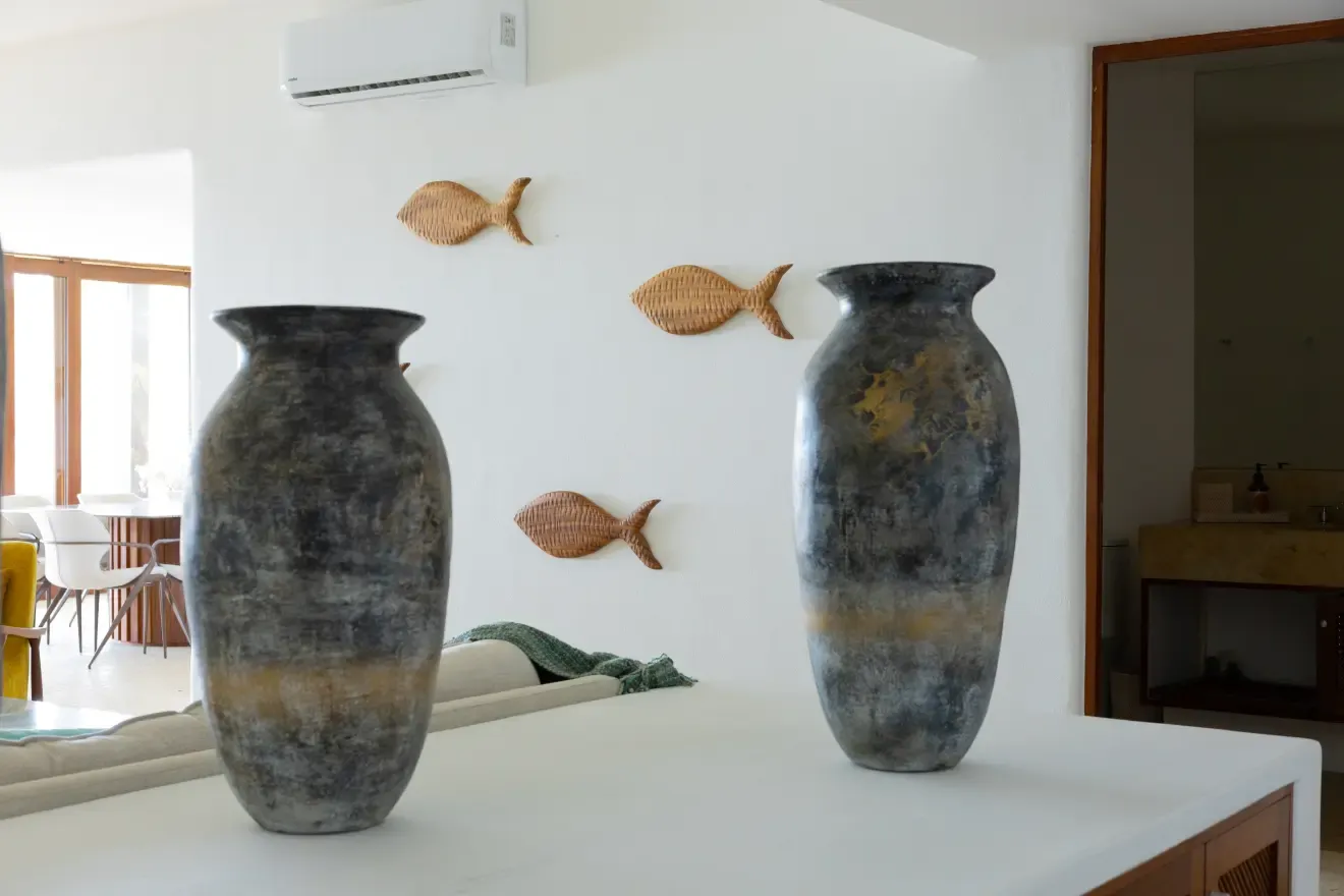 Ventanal plegable que integra el comedor con la terraza
